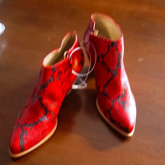 NWT 100% Leather ankle booties women's snakeskin Italy Designer Boots Shoes Red - Picture 2 of 12